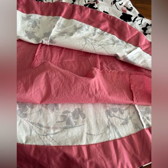 WHBM 570259114
SL Vnk Cotton Sateen FNF
COLOR
Ecru w Goddess Pink - Picture 12 of 16